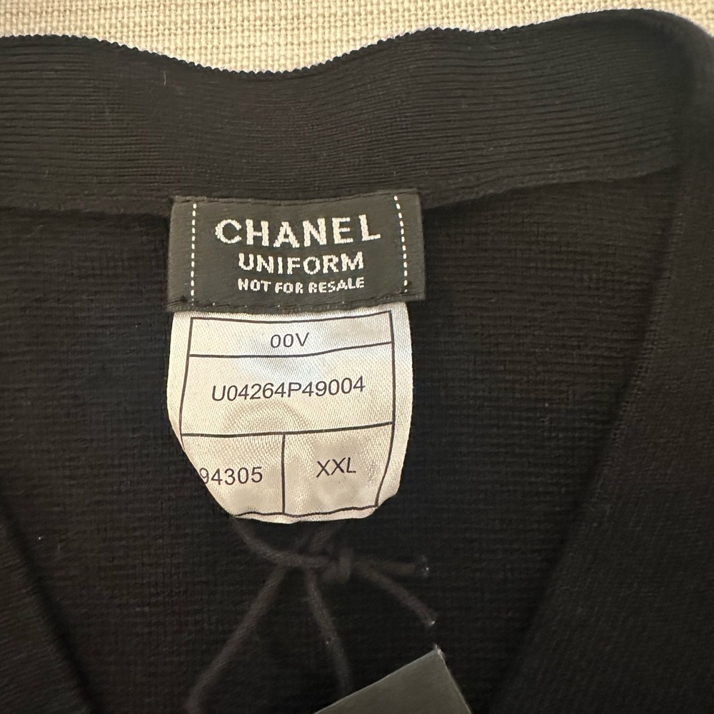 Elegant Black Women's Jacket CHANEL NWT - Picture 2 of 3